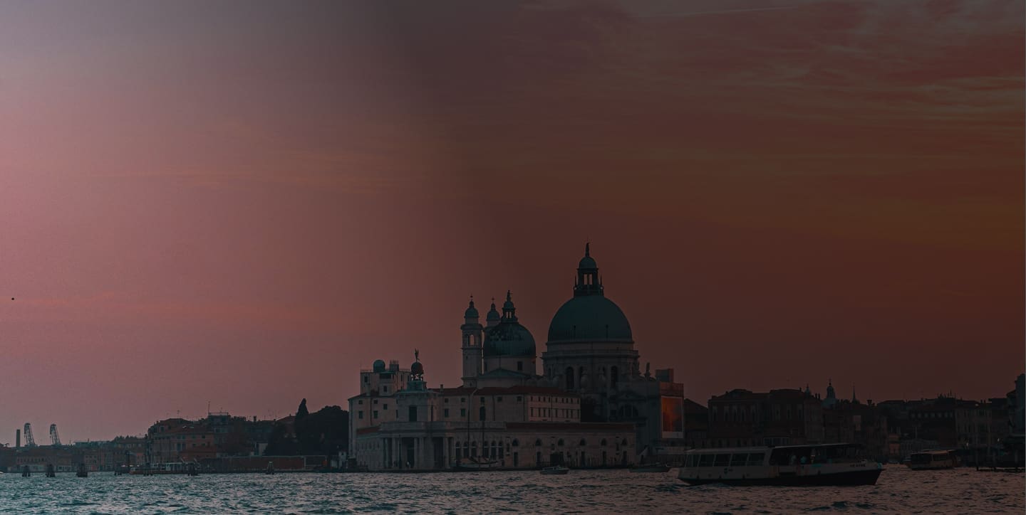 <span class="h1-span-small">Italy</span>