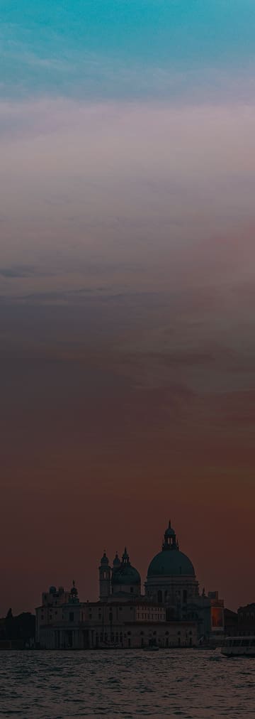 <span class="h1-span-small">Italy</span>